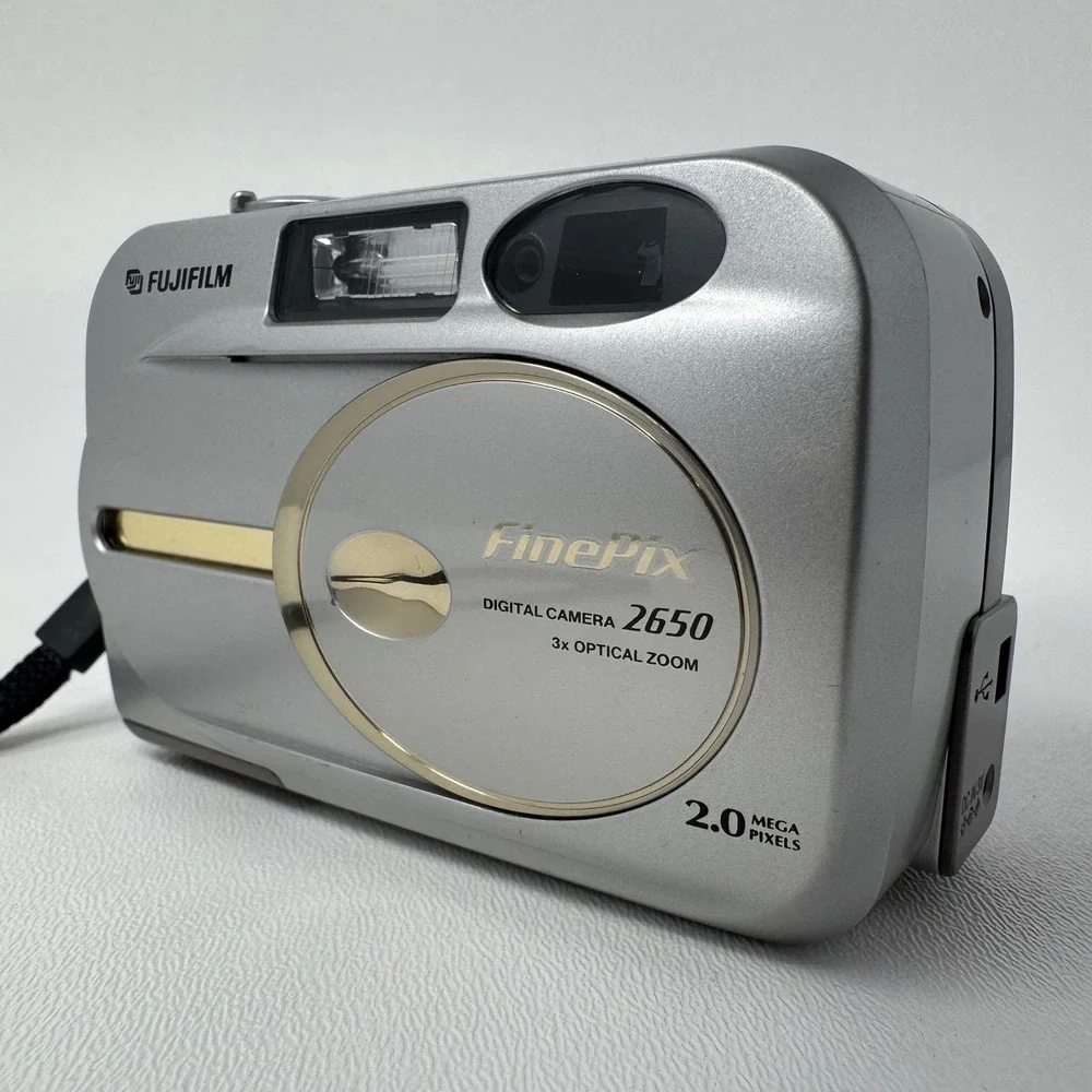 Fujifilm FinePix 2650 Digital Camera 2.0MP 3x Optical Zoom Silver Fujinon Lens